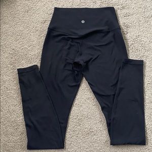 Lululemon size 6 Wunder Under High-Rise Tight 28”